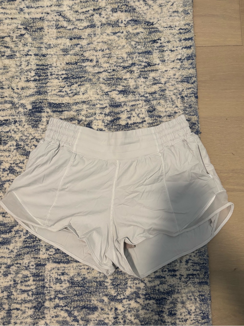 Lululemon White 2.5” Hotty Hot Shorts